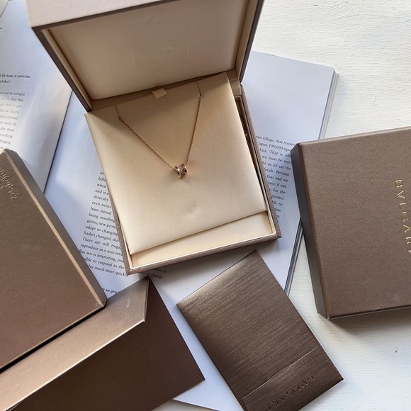 BVLGARI B.zero1 Mini Diamand Gold Necklace 2024 - Picture 3 of 3